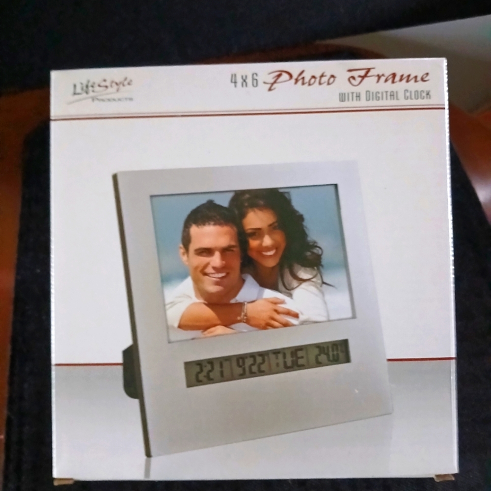 Lifestyle 4x6 Photo Frame with Digital Clock